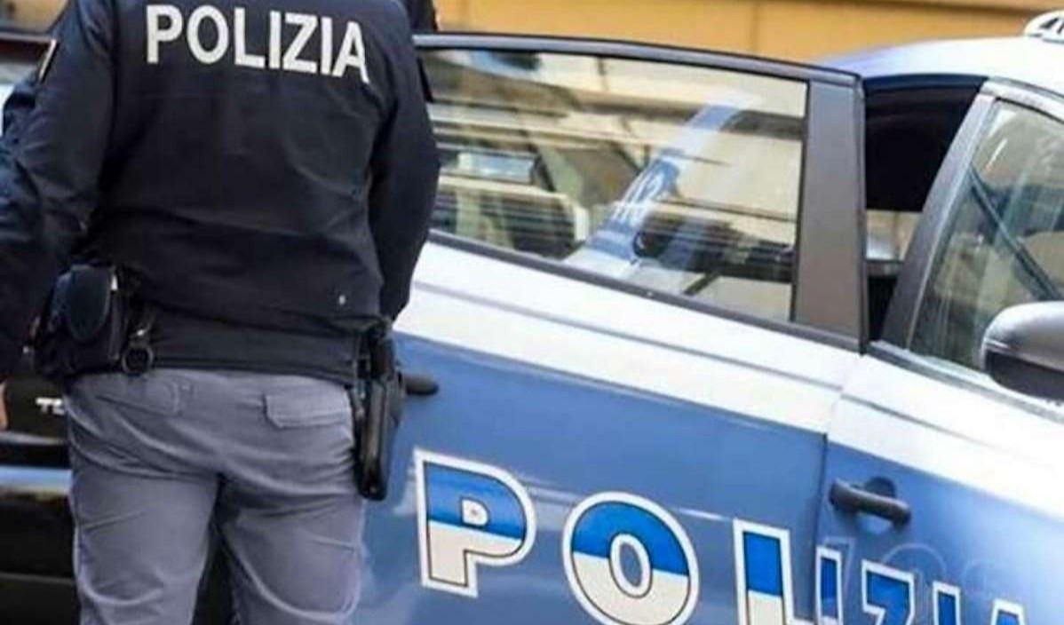 Genova, poliziotti: 