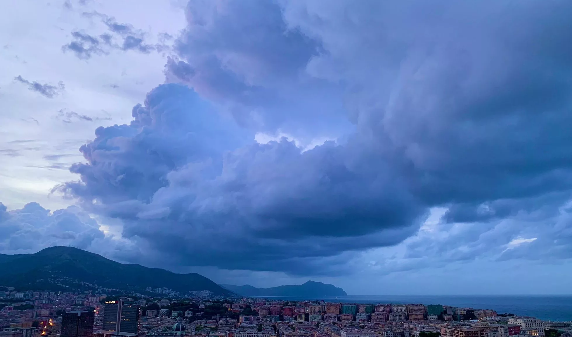 Meteo In Liguria Nuvole E Pioggia Le Previsioni Primocanale It Le