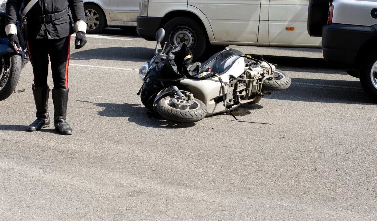 Genova Scivola E Perde Il Controllo Della Moto A Castelletto Grave