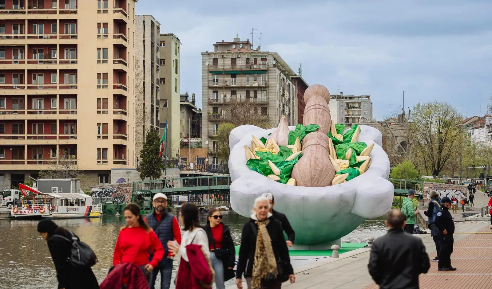 Il Mortaio Gigante Arriva In Darsena Regione Liguria Porta Il Pesto A