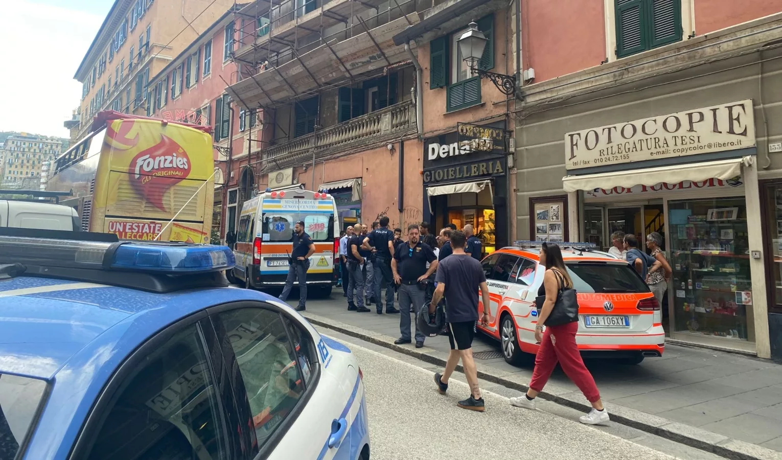 Genova Tentano Rapina Armati Di Pistola In Gioielleria Un Ferito