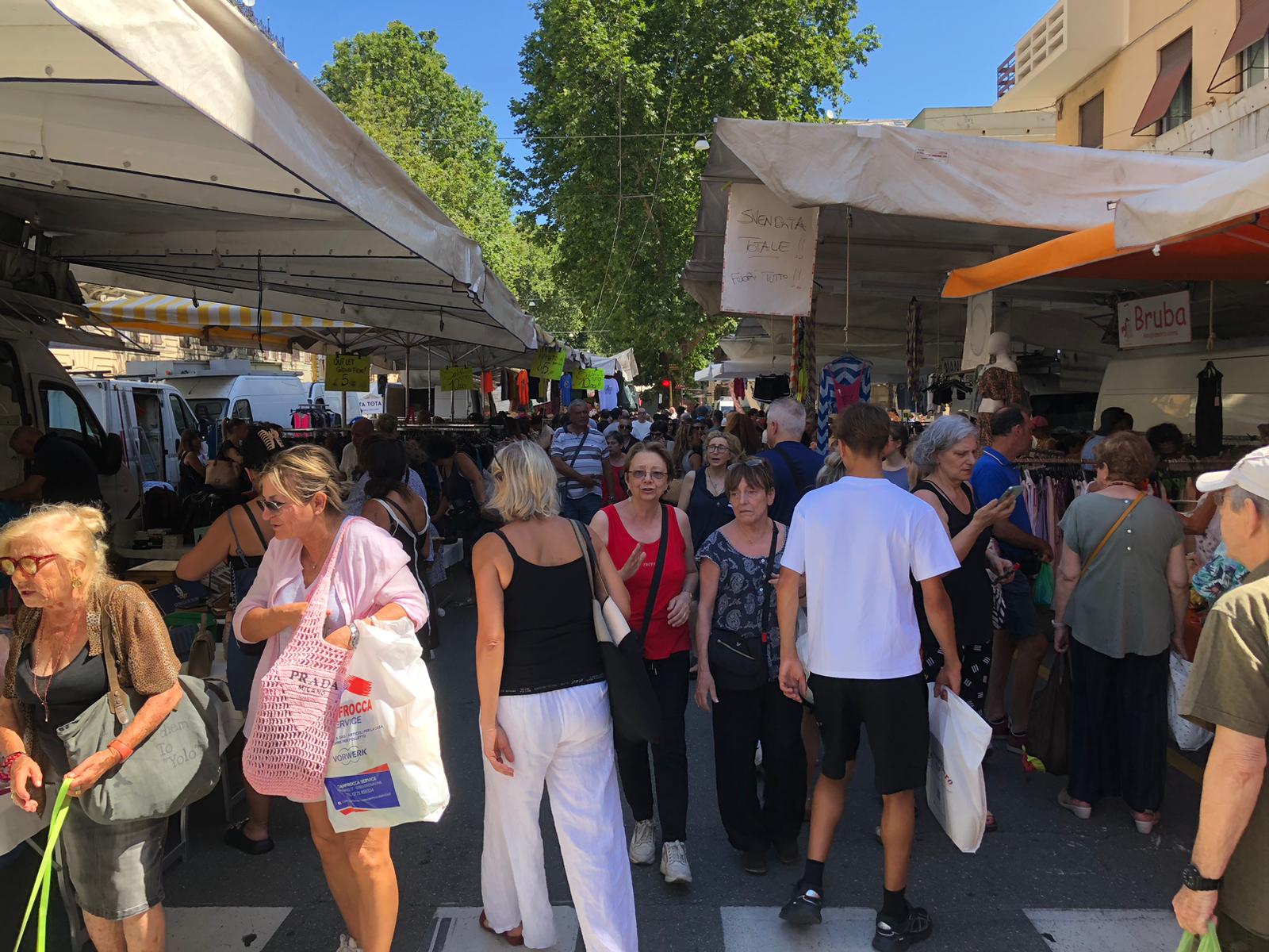 Fiera di San Pietro a Genova, stand sospeso e multato per carenze igieniche