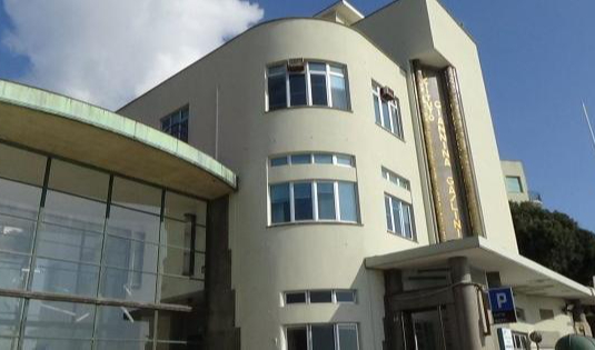 Caos al Gaslini: padre estrae coltello per “riprendersi i figli”, fermato col taser dai carabinieri