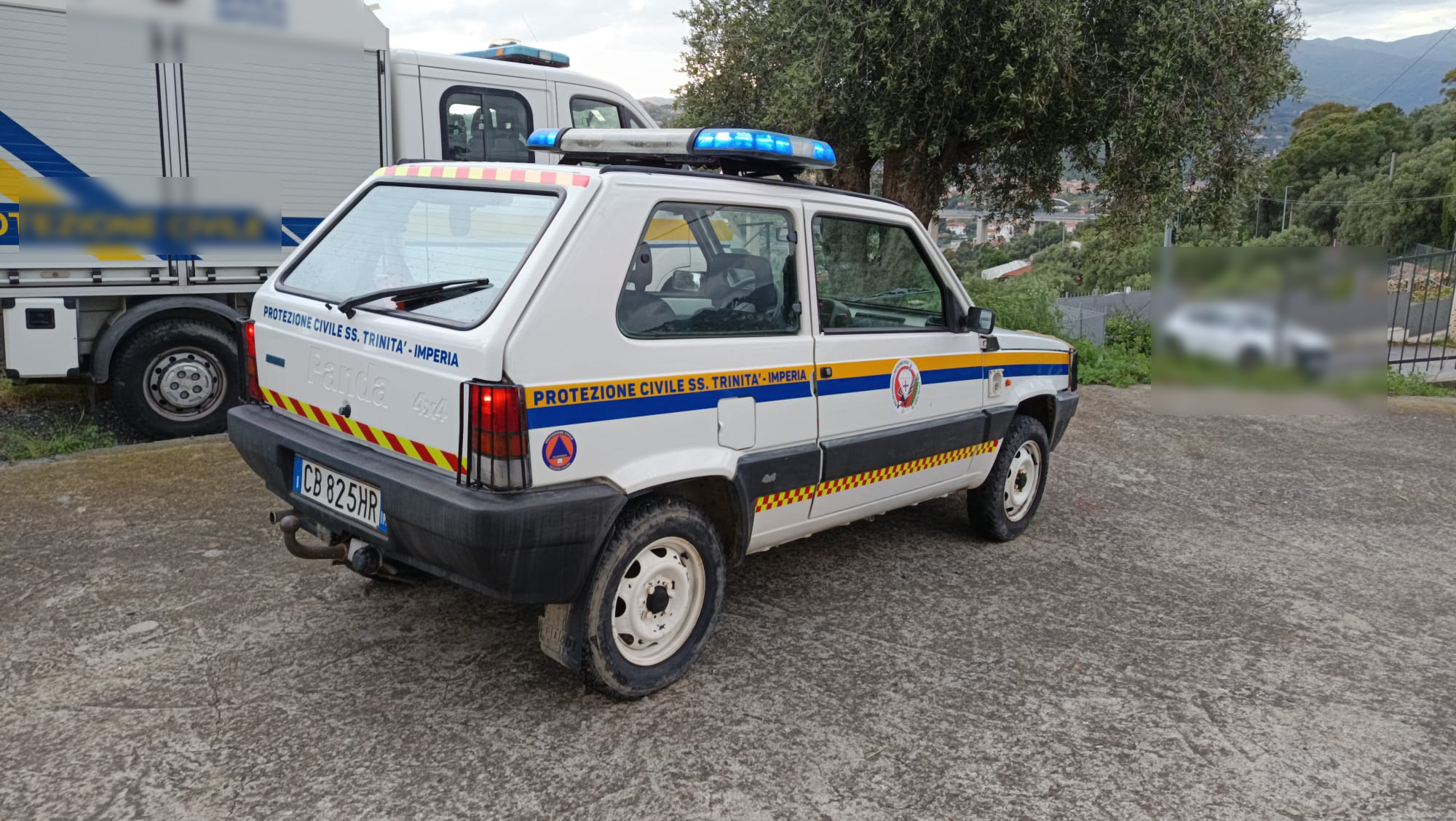 Rubano la Panda della protezione civile durante la premiazione per il bimbo ritrovato