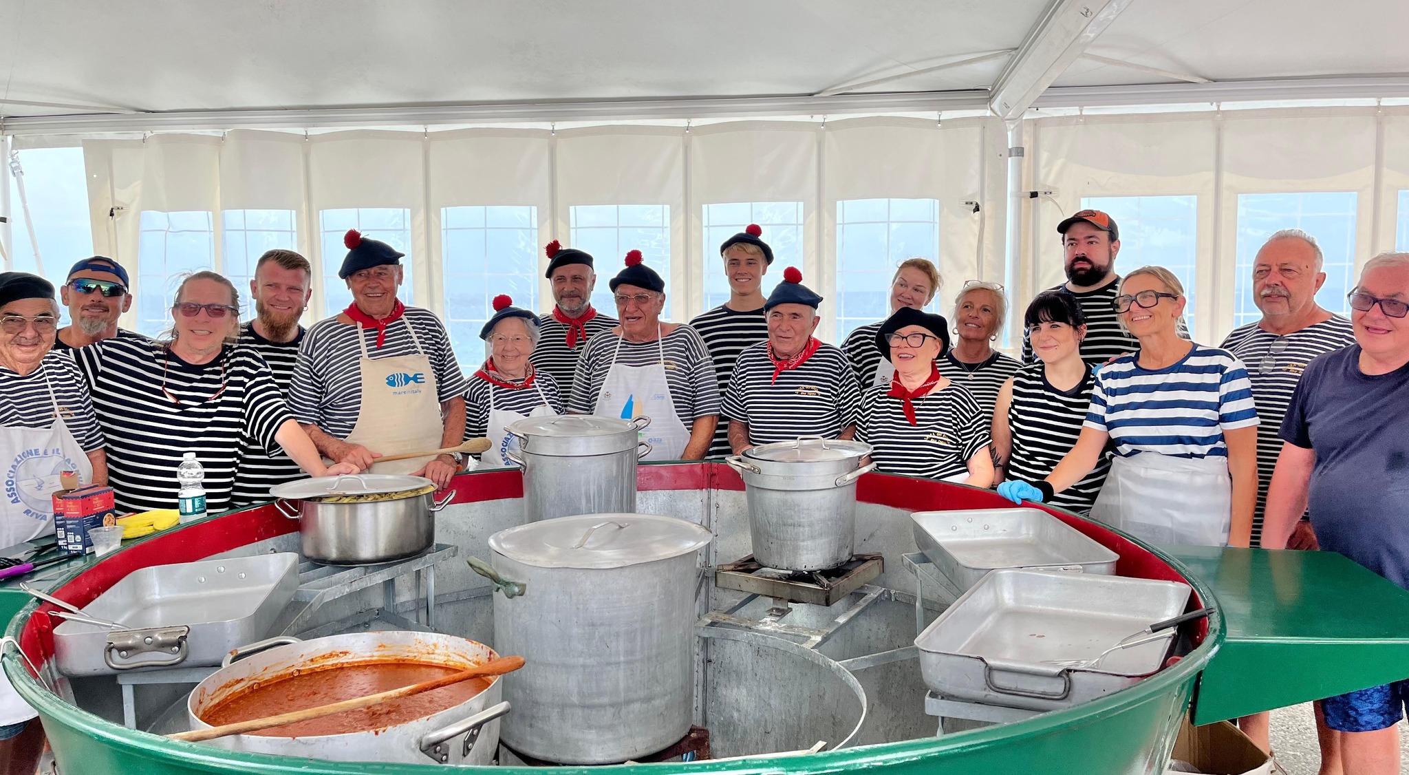 La carica dei tremila a Riva Trigoso per la sagra del Bagnun