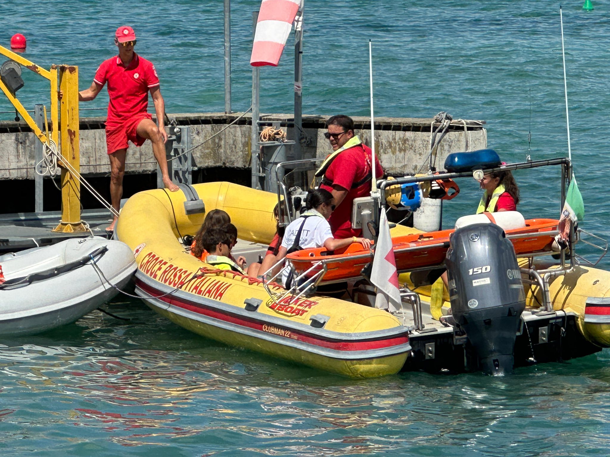 Turista punto da un insetto a San Fruttuoso di Camogli, soccorso con l'idroambulanza