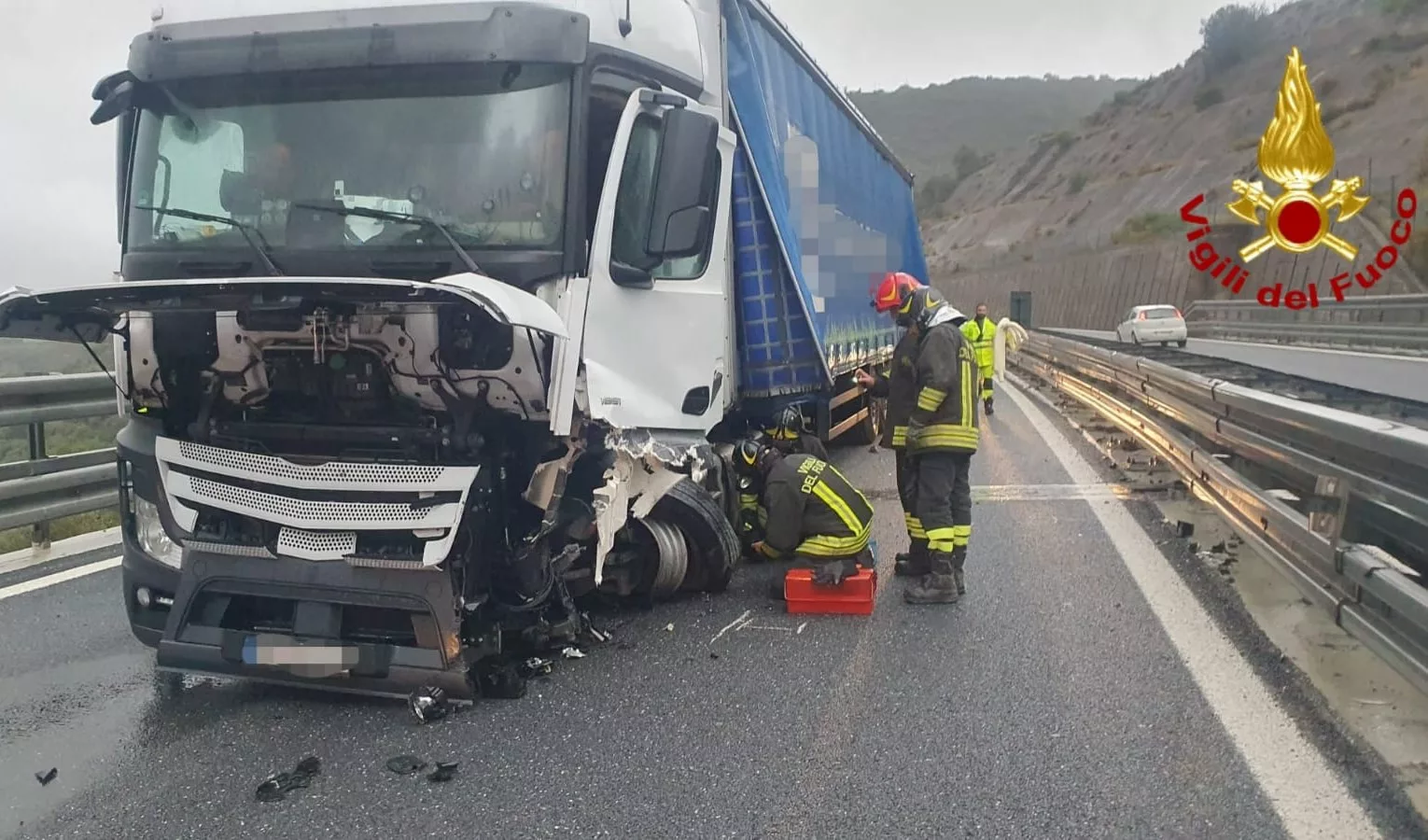 A10 Riaperta Dopo Tamponamento Auto-tir, Ancora Lunghe Code ...