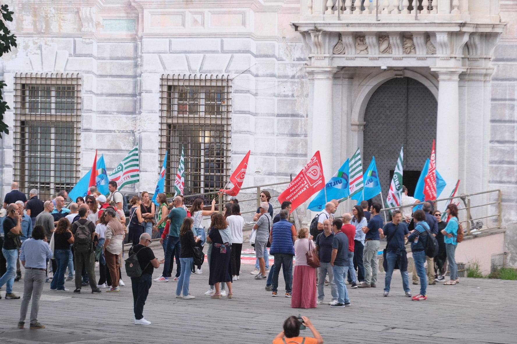 Porto di Genova, i dipendenti occupano Palazzo San Giorgio