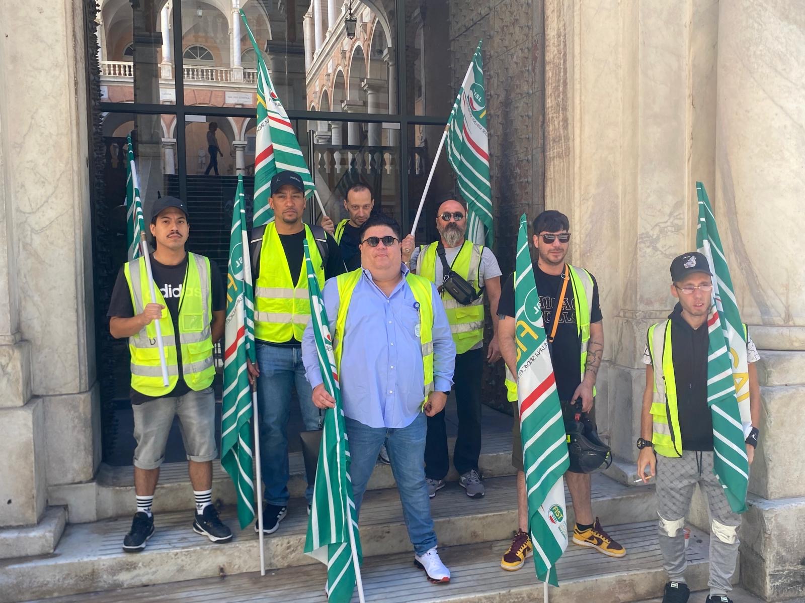 Vigilanza Phoenix group, in 9 a rischio. Presidio a Tursi