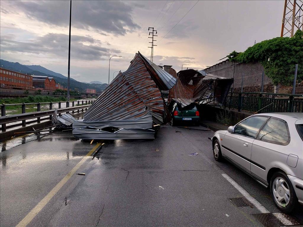Tuoni, fulmini e grandinata a Genova: oltre trenta interventi dei pompieri