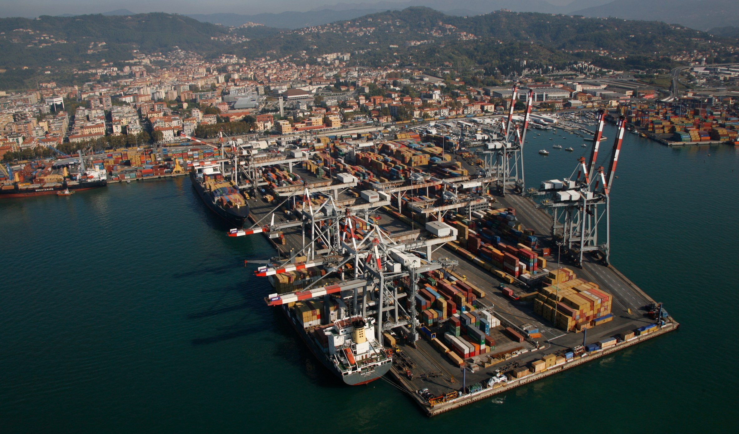 La Spezia, infortunio sul lavoro in porto