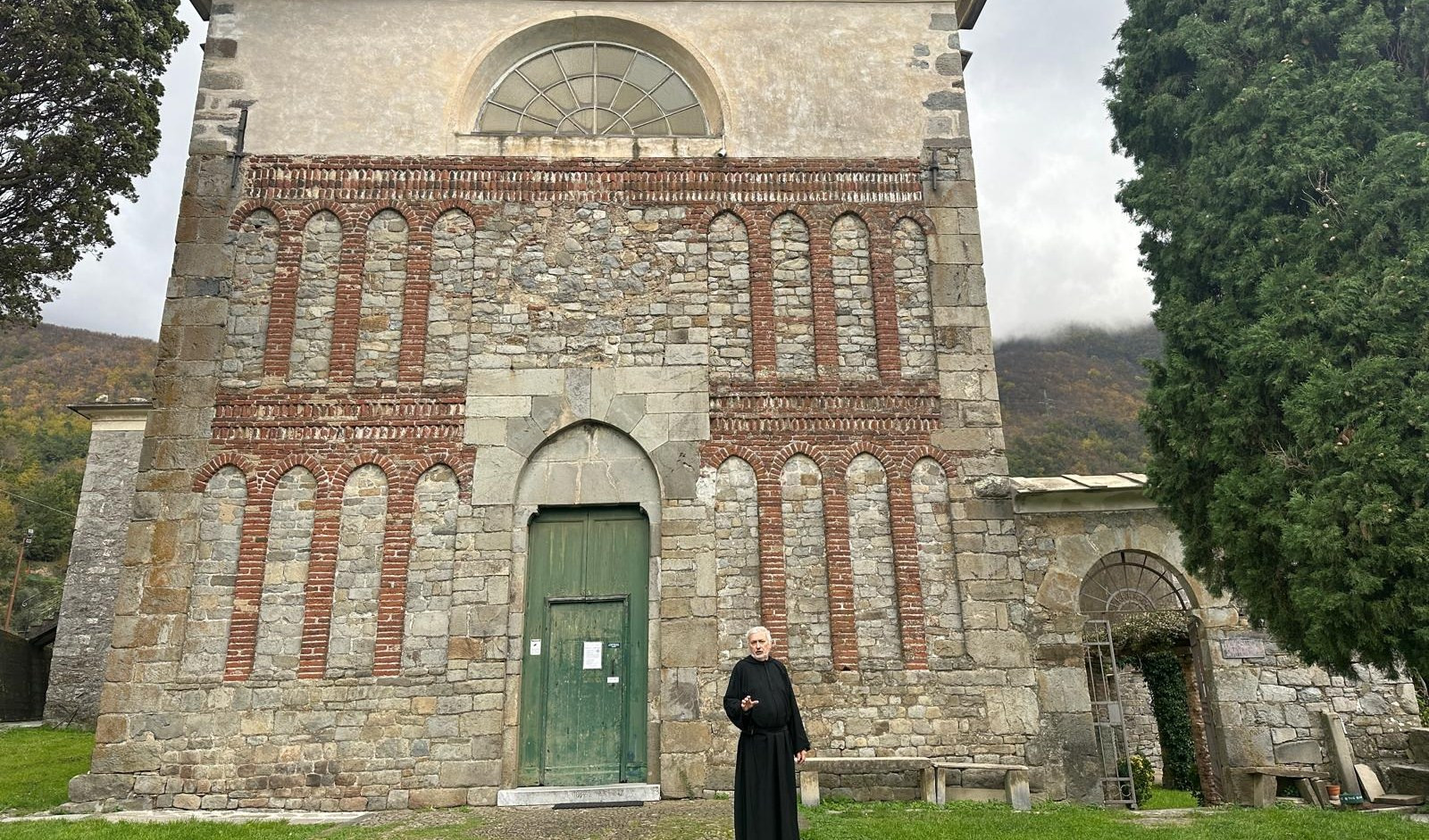 L'antica abbazia di Borzone e l'arte dei fiori secchi in 