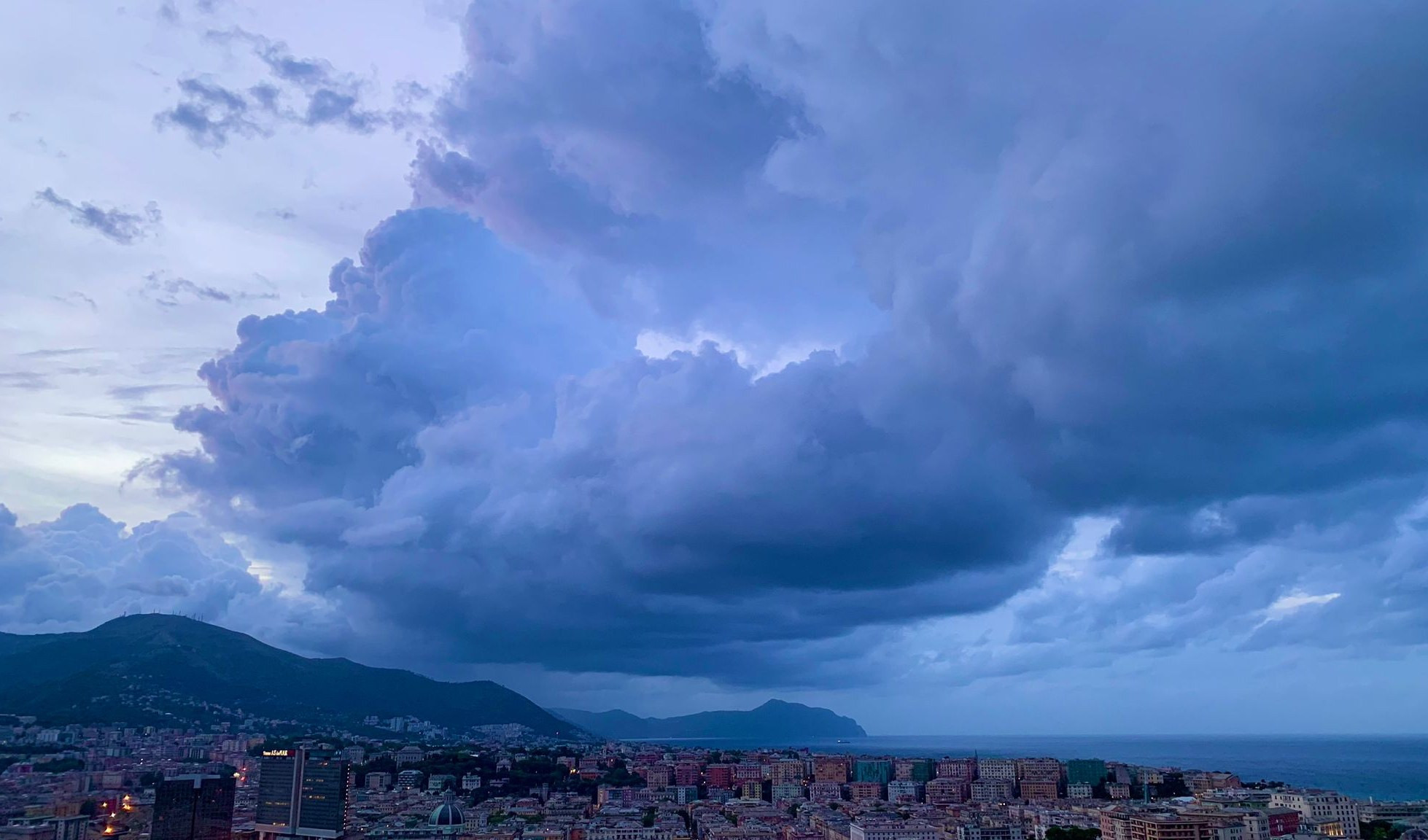 Meteo in Liguria, cielo nuvoloso e calo delle temperature: le previsioni