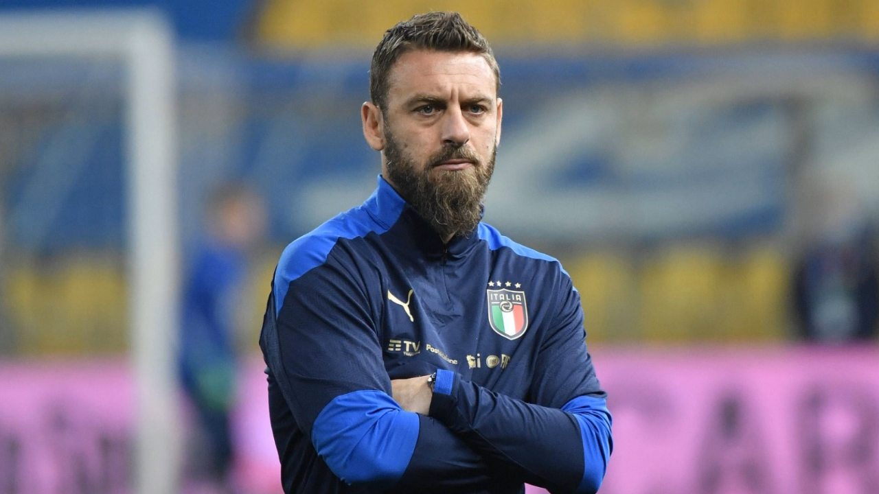 Genoa, De Rossi in arrivo in città, domani il primo allenamento. Firmerà un contratto fino a giugno