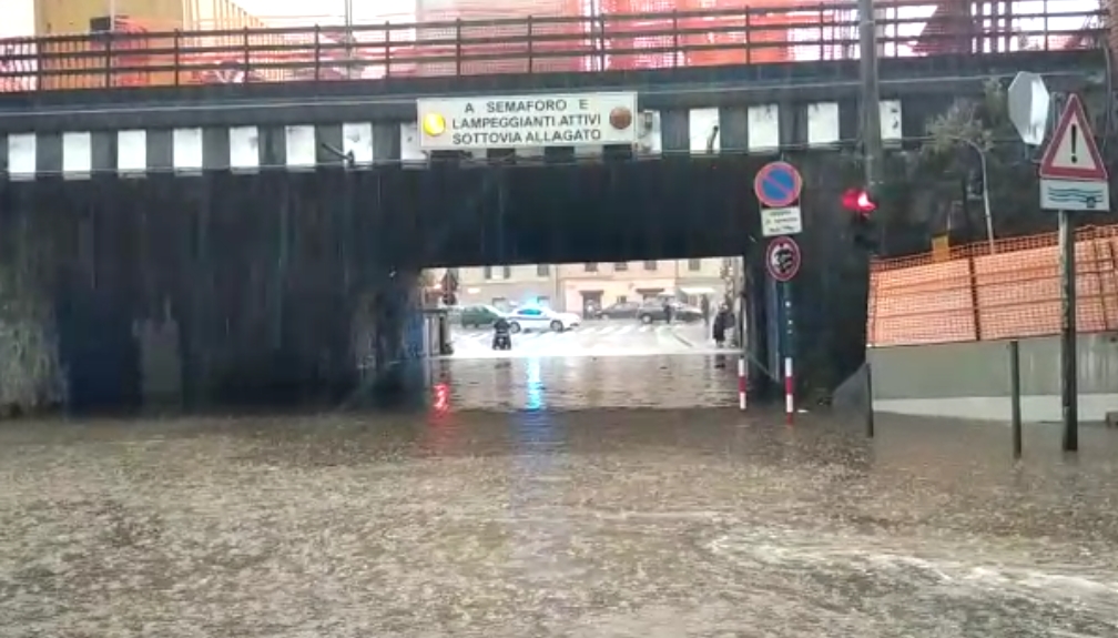 Allerta gialla prolungata sul Levante fino alle 18, temporale a Genova