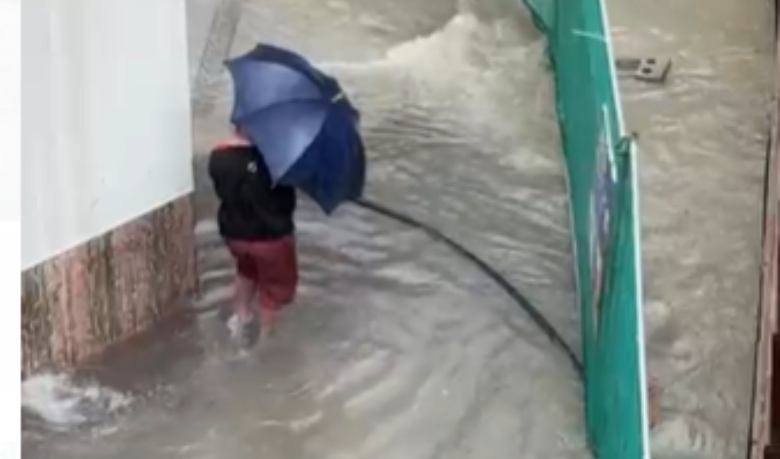 Maltempo a Finale Ligure, esondato il Pora. Allagamenti nel Ponente