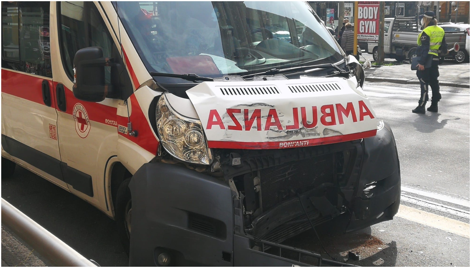 Un'ambulanza incidentata