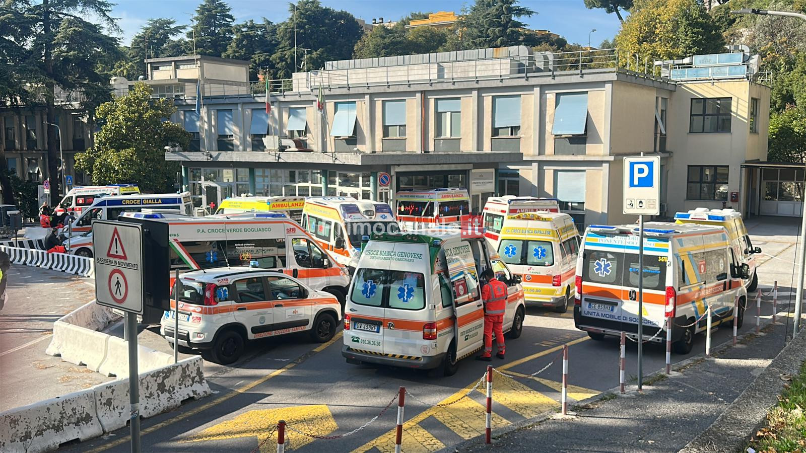 Caos pronto soccorso, ancora ambulanze bloccate a Genova