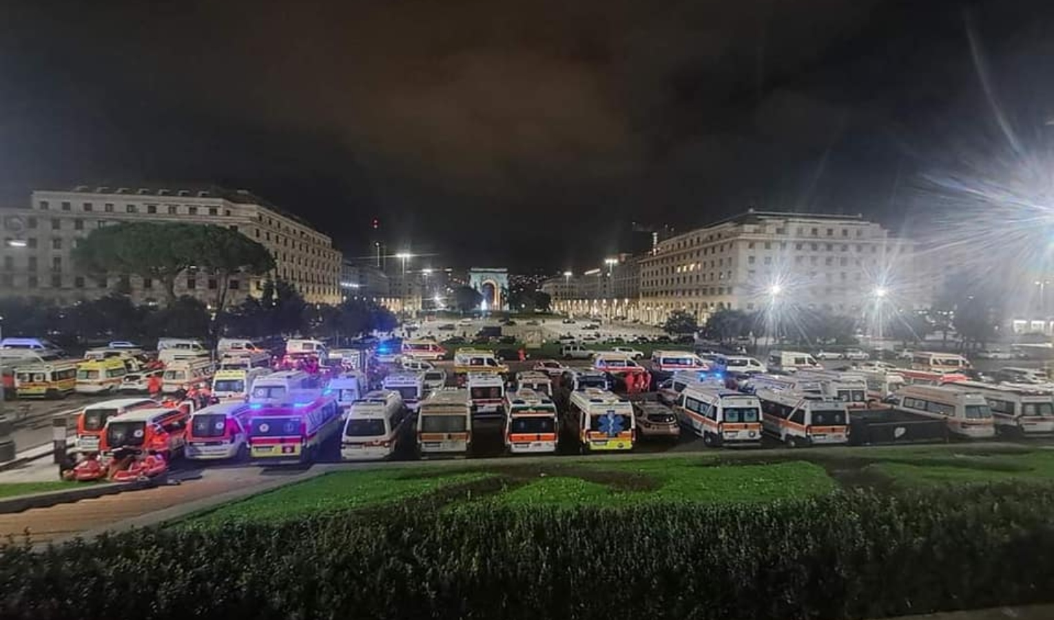 Ambulanze a sirene spiegate dal centro alla Guardia: l'appuntamento nella notte della Vigilia