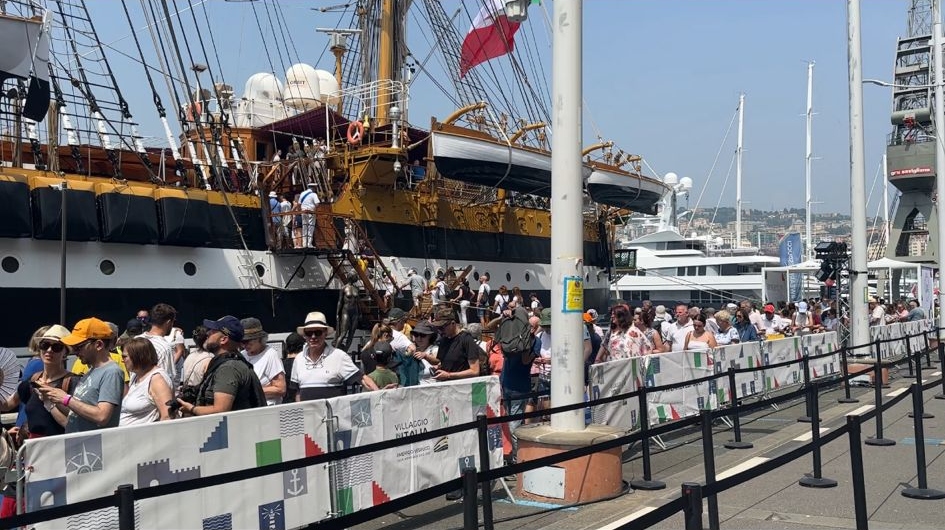 Ultimo giorno per il Vespucci a Genova, i visitatori: