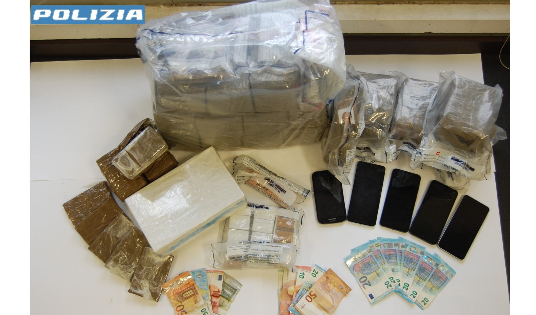 Cinque arresti per spaccio a Savona: sequestrati 32 kg di hashish