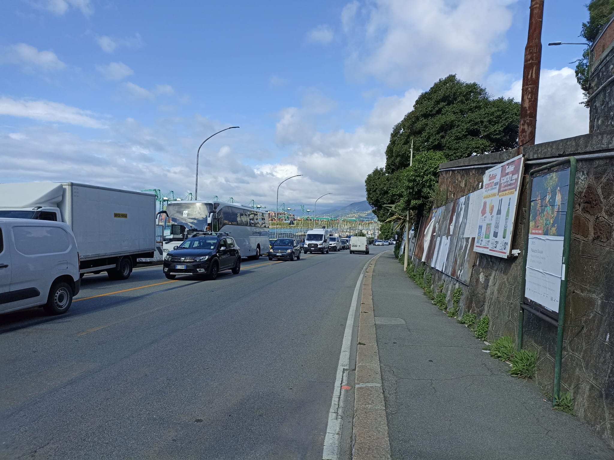 Cantieri e incidente in A10 tra Pegli e Aeroporto, è caos traffico a Sestri