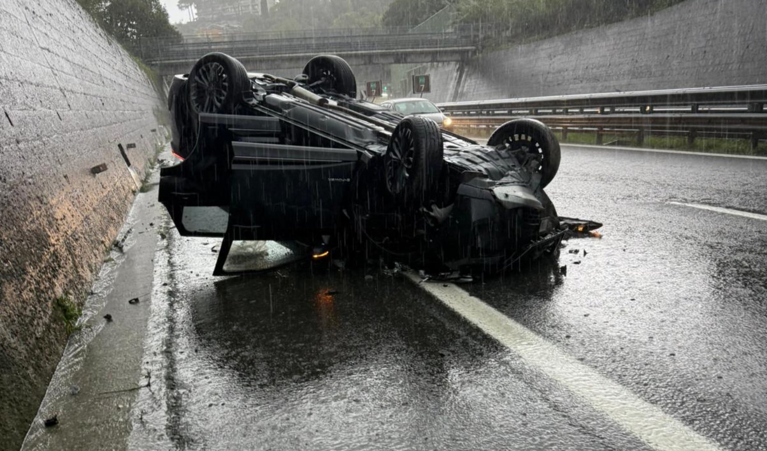 A12, auto si ribalta tra Rapallo e Chiavari: quattro feriti, tre sono minori