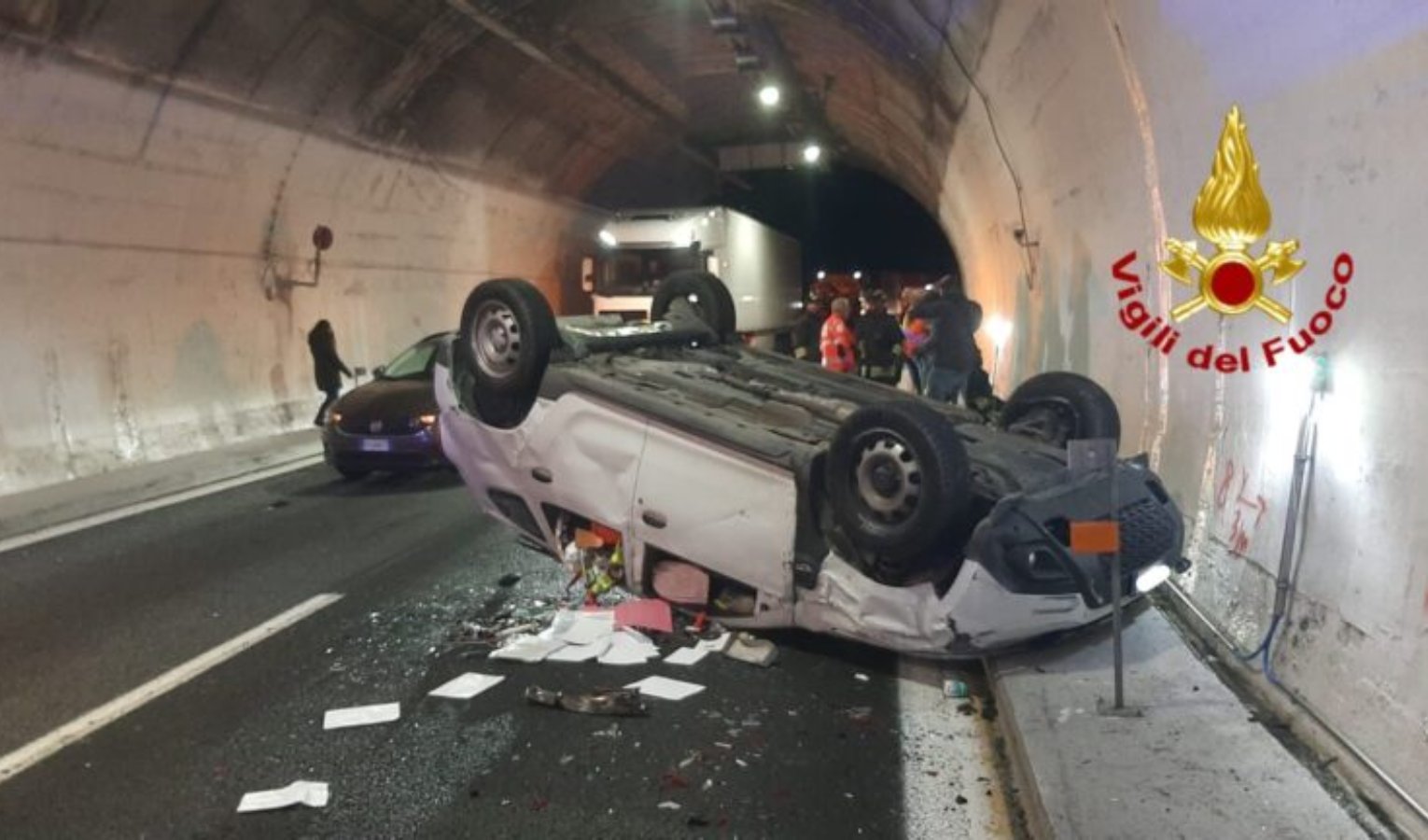 Auto incidentata in galleria