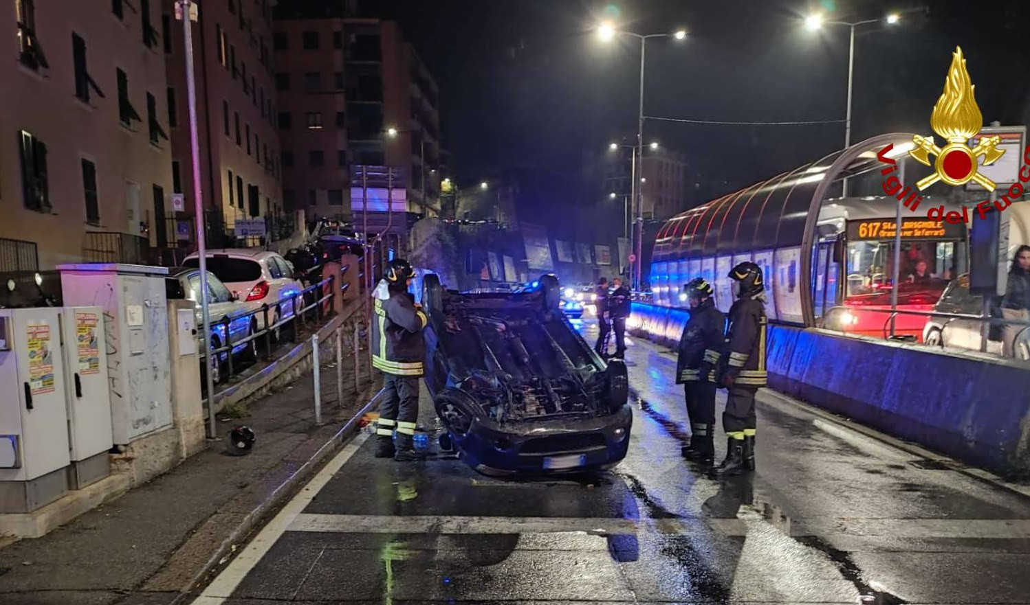Genova, colpo di sonno e si ribalta in auto: salvata dalle cinture