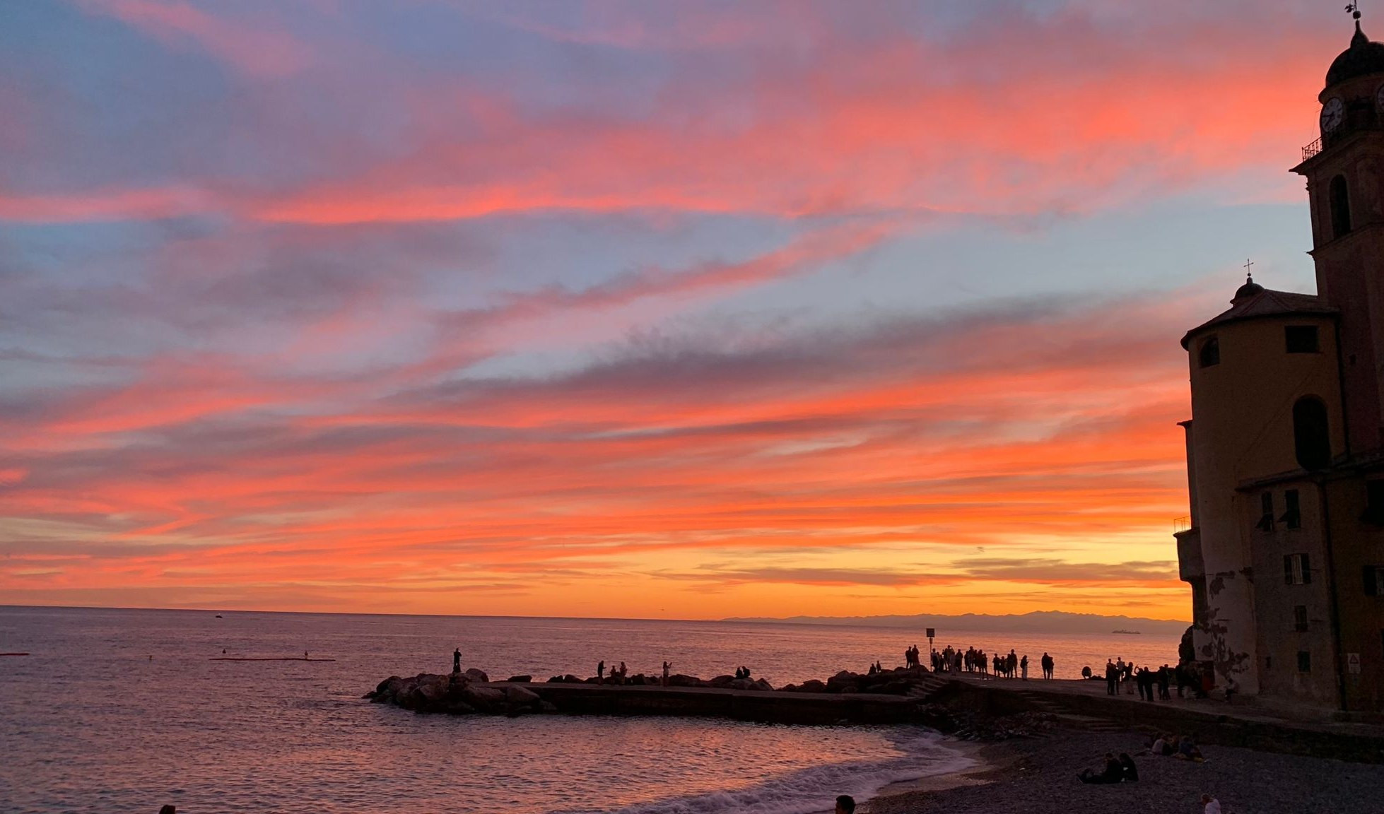 Meteo in Liguria, sole e cielo sereno. Risalgono le temperature massime