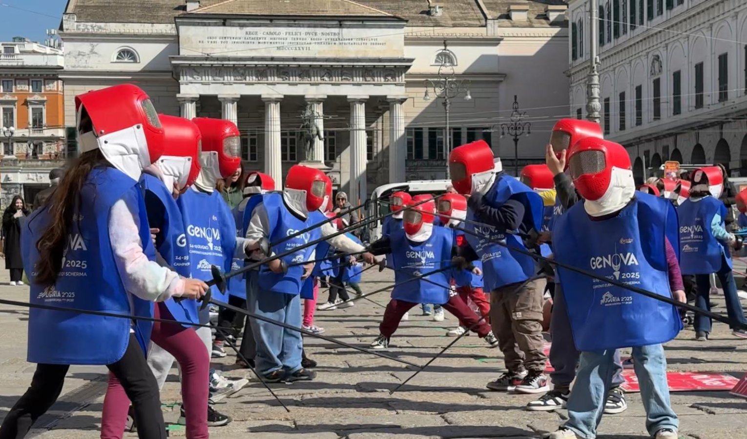 Europei di scherma a Genova, flash mob con i bambini a De Ferrari