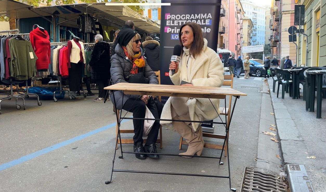 Il banchetto di Primocanale in piazza Palermo: pulizia sempre al primo posto