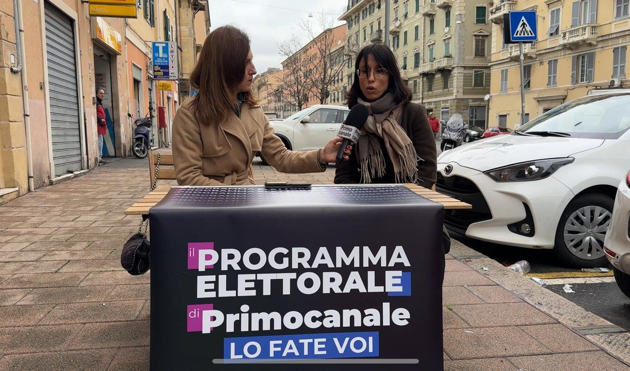 Il banchetto di Primocanale in via Sampierdarena: 