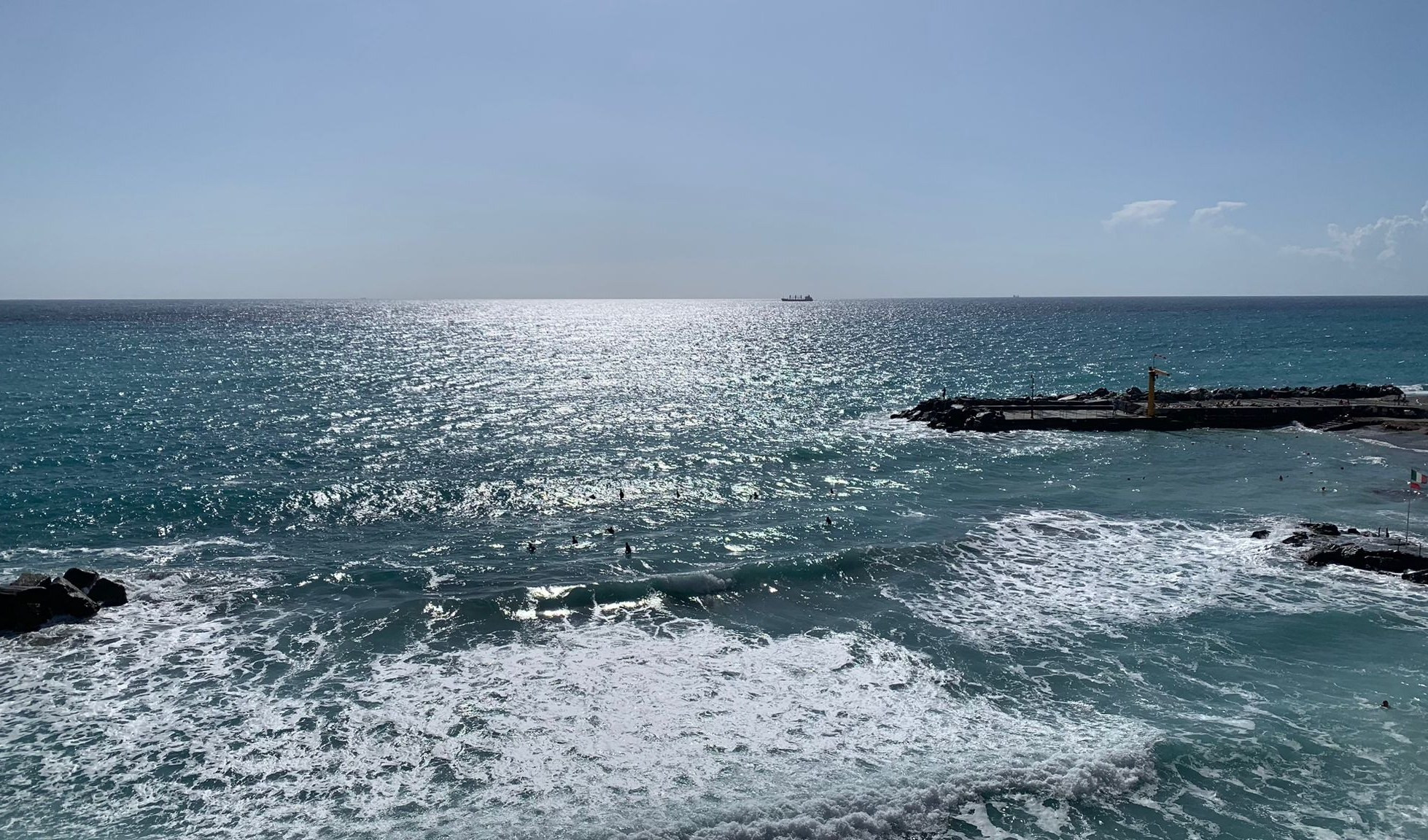 Meteo in Liguria, domenica di sole e mare mosso