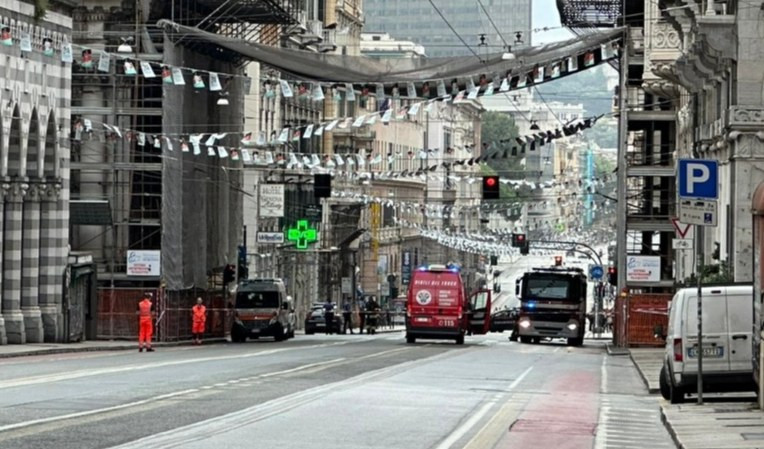 Genova, rientrato allarme bomba in via XX Settembre: centro riaperto