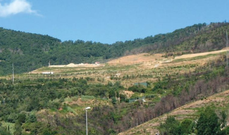 Vado Ligure, incendio alla discarica dei rifiuti speciali di Bossarino