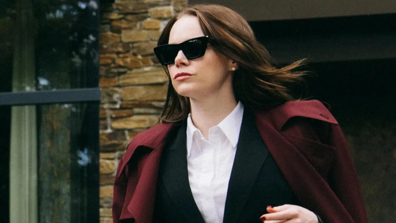 'Bugonia', a Venezia il thriller paranoico che incatena Emma Stone tra fake news e follia