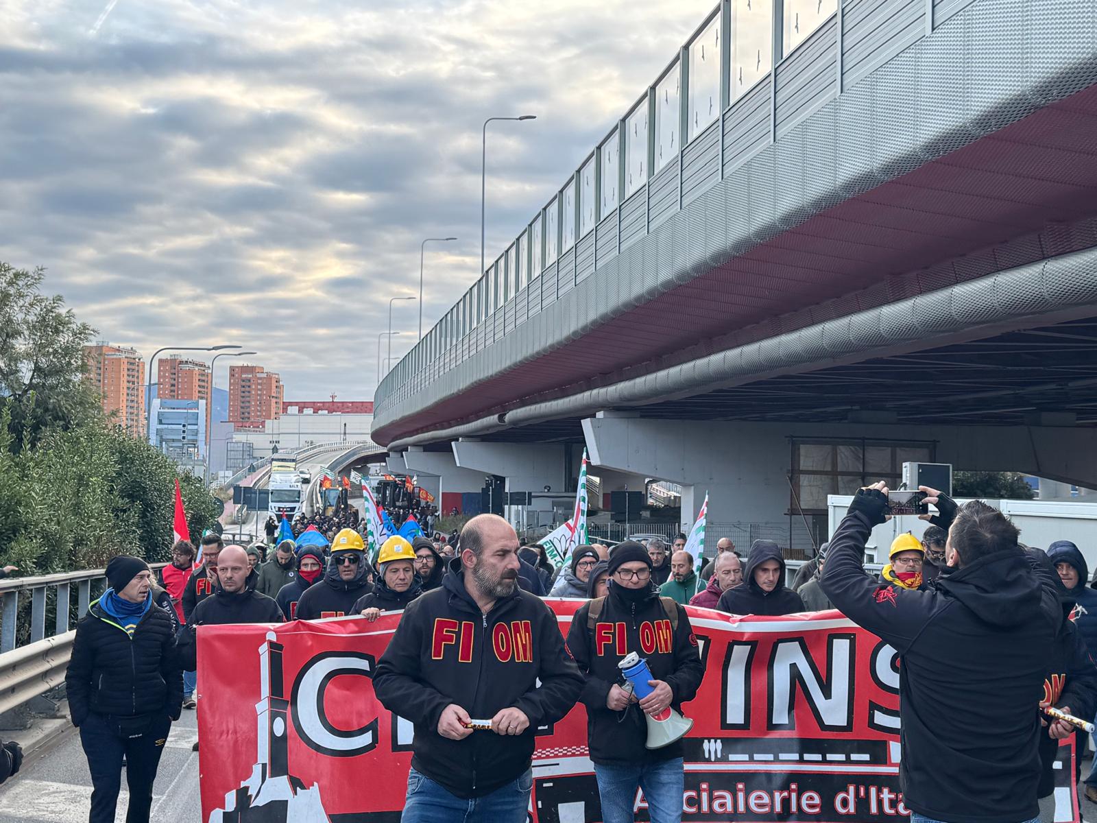 Ex Ilva, rottura Governo-sindacati: sciopero e corteo a Cornigliano.