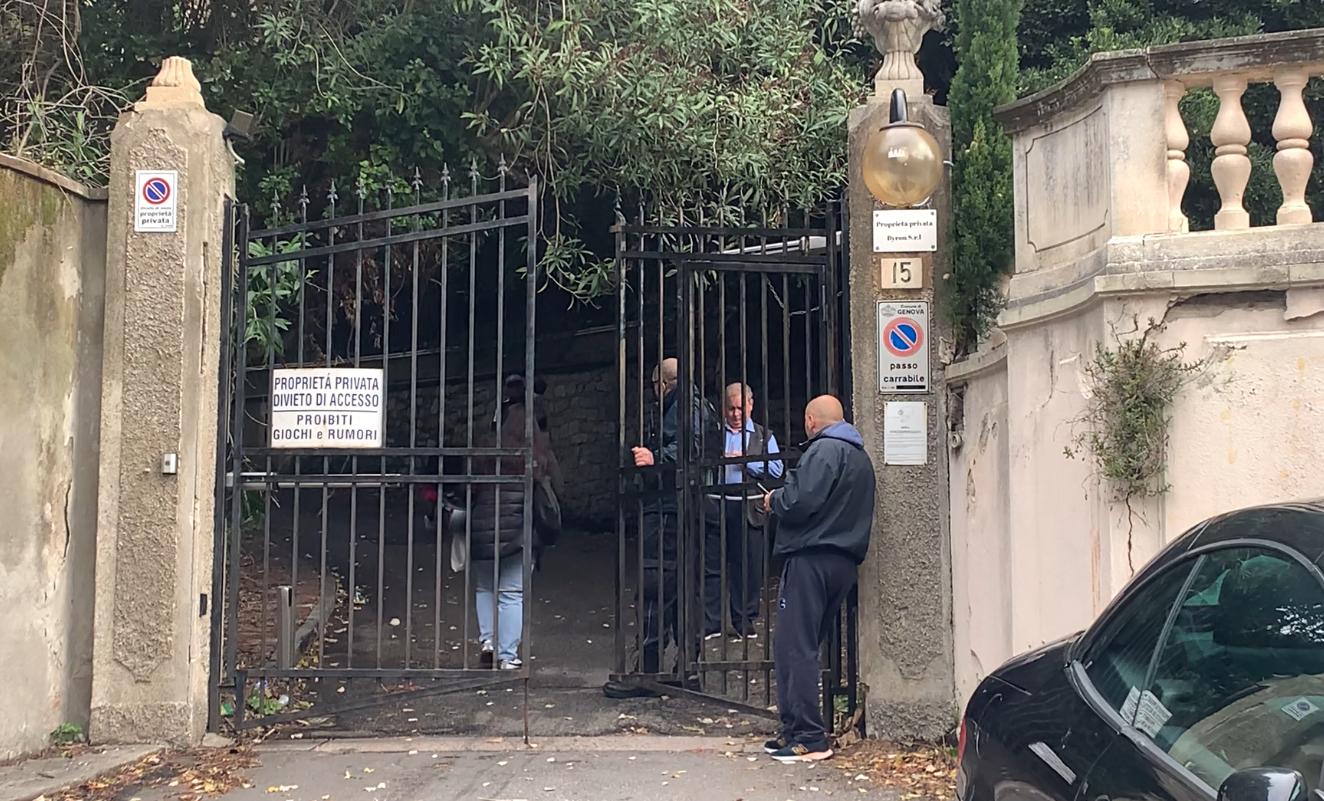 Sfratto per gli ospiti dell'ex casa Raphael, arrivano i servizi sociali. L'appello: