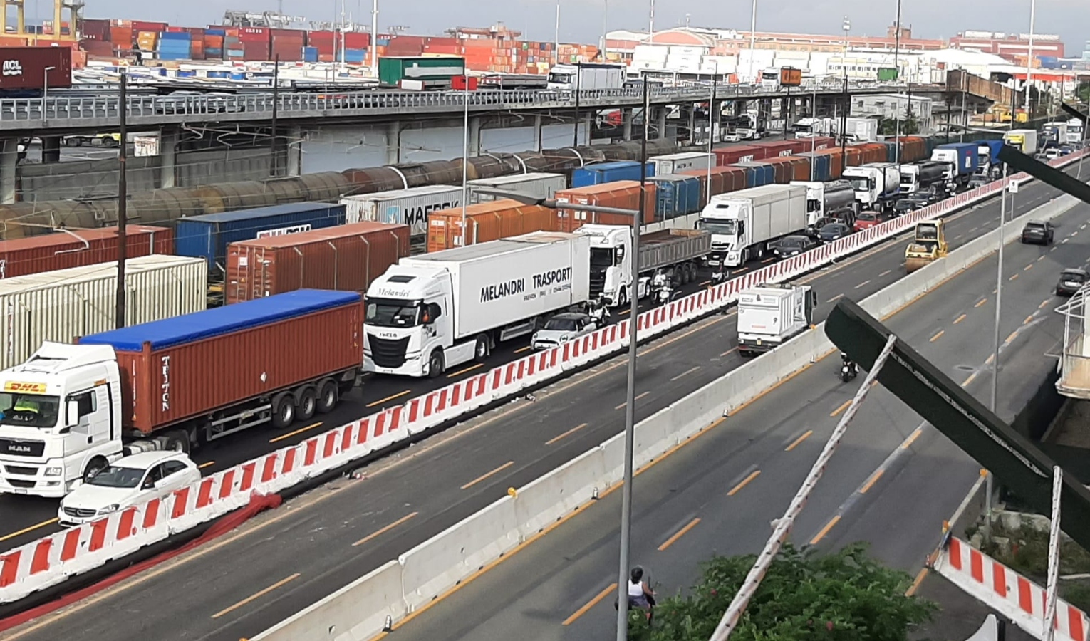 Rampe chiuse, traghetti e camion: ancora caos traffico a Sampierdarena