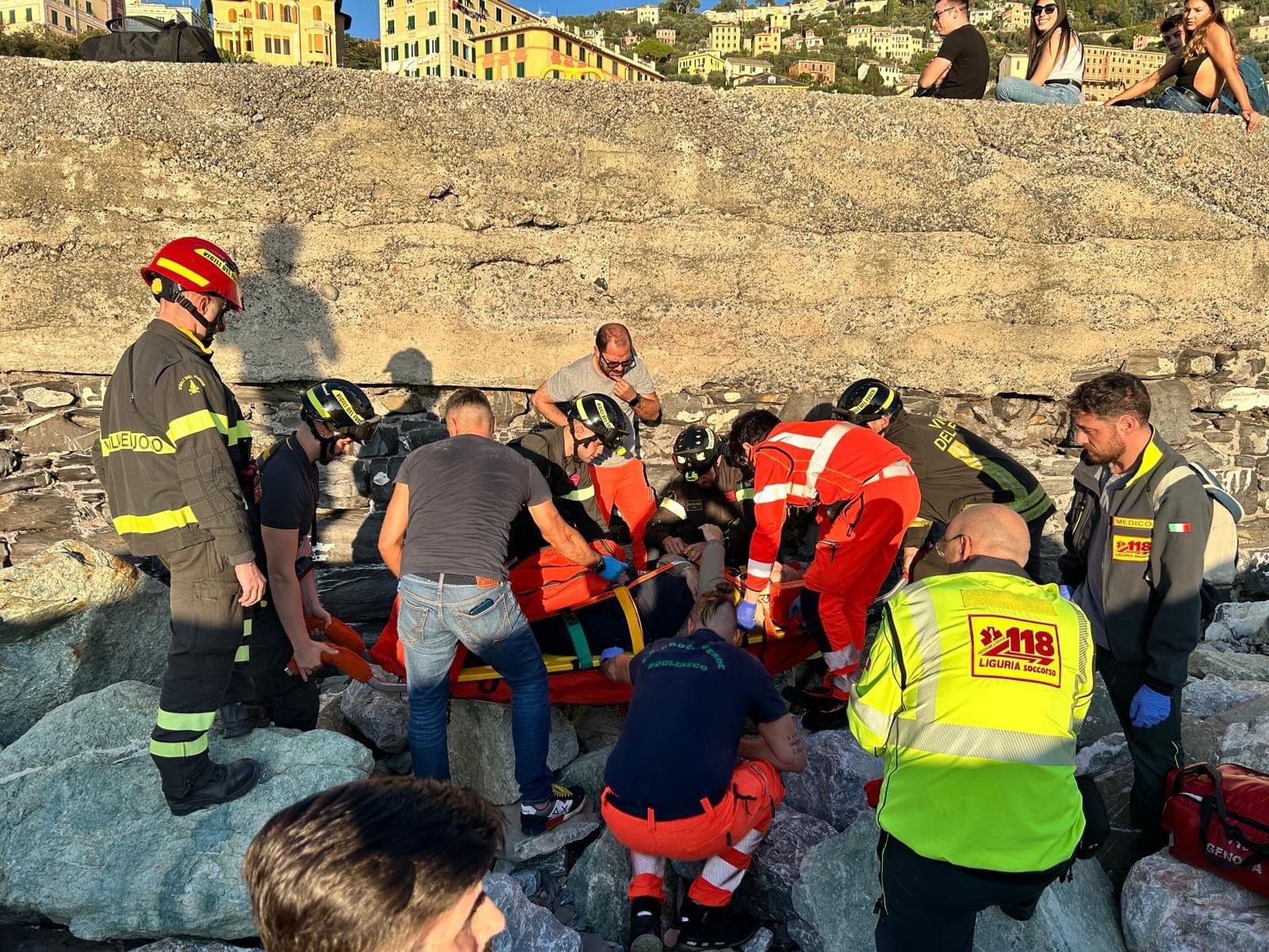 Camogli, turista settantenne cade dal molo: soccorso in codice giallo