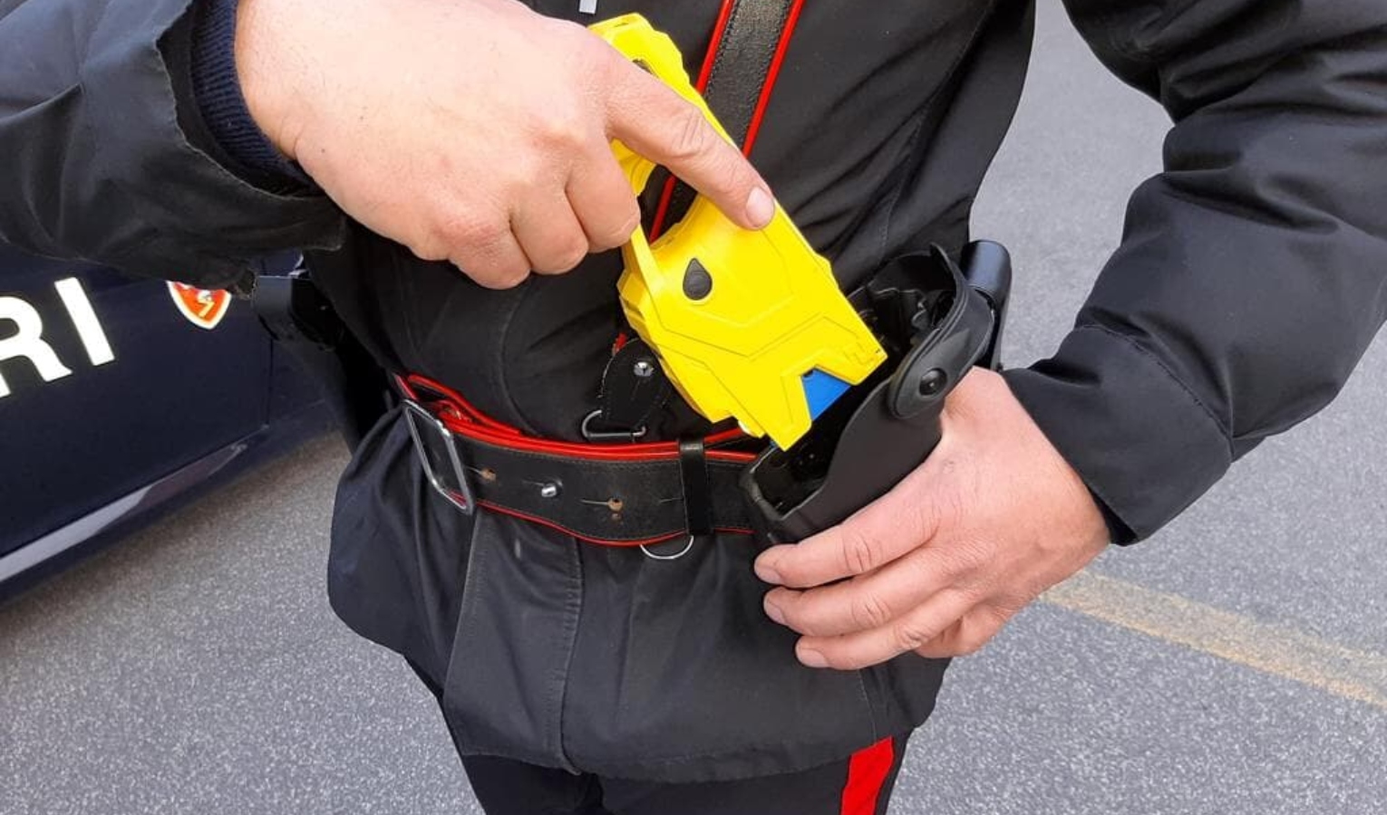 Morto per taser a Manesseno, le due pistole funzionavano correttamente