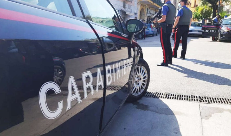 Cinque bare abbandonate in strada, la macabra scoperta in Val di Vara