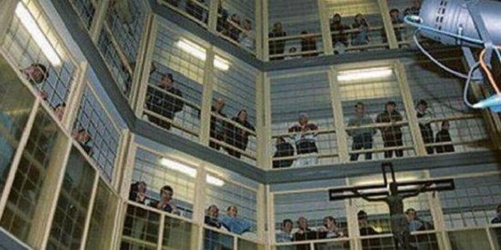 Agenti penitenziari presi a pugni da un detenuto psichiatrico nel carcere di Marassi