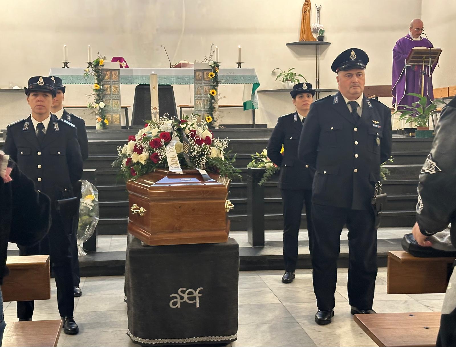 Carcere di Marassi, picchetto d'onore per l'addio all'ex comandante Chessa