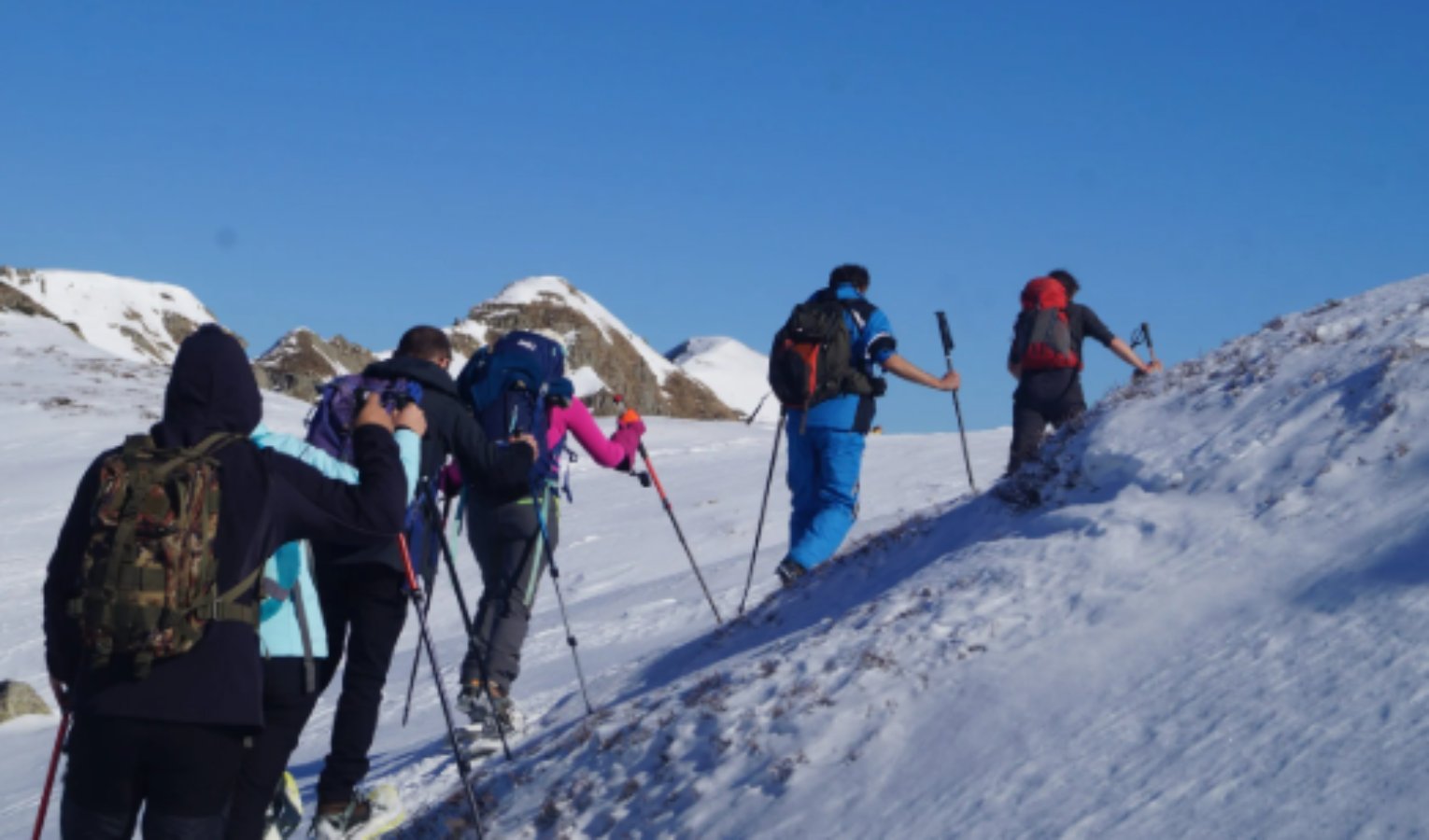 Val d'Aveto, cadute in serie sulla neve: una donna grave all'ospedale 