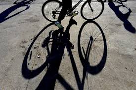 Scontro tra un'auto e una bici a Calizzano, ciclista in codice rosso al Santa Corona