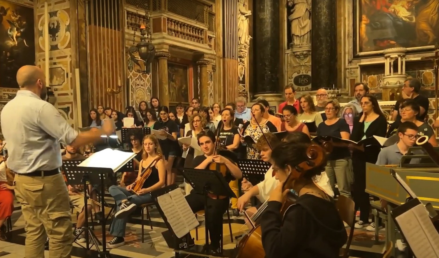 Genova, concerto del Pertini alla Chiesa del Gesù: c'è anche qualche maturando
