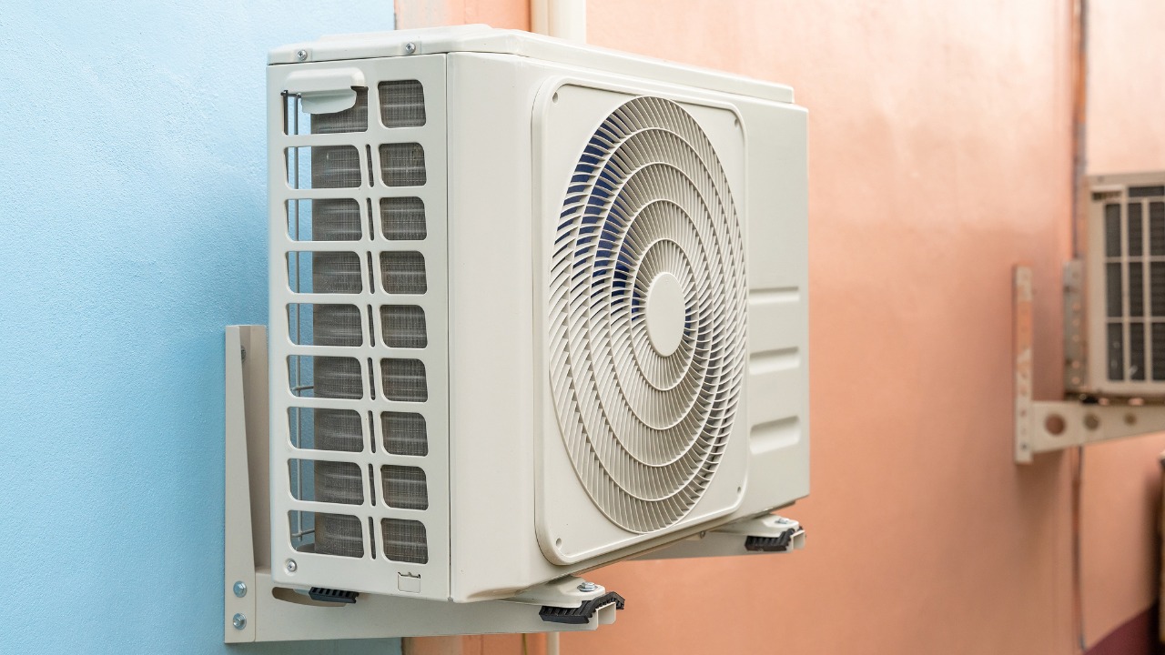 Caro bollette, il 7% dei liguri non può permettersi un condizionatore