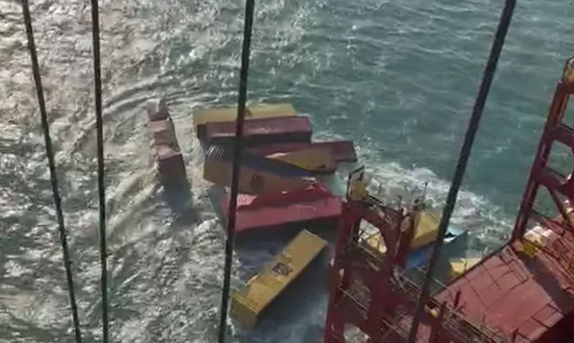 Nave Msc perde container al porto di Pra', scalo bloccato da giorni